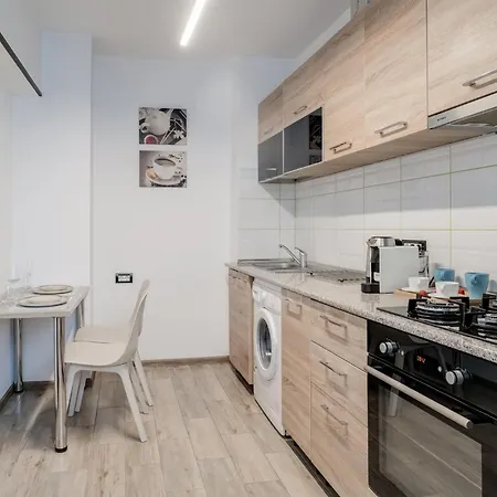 Chanttal Luxury - Fountain Apartment *